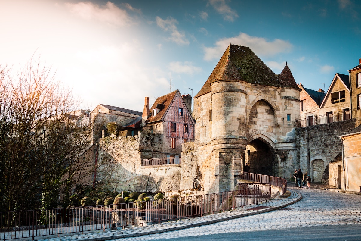Embarking on Popular Road Trips in France: Unveiling Spectacular Landscapes and Hidden Gems